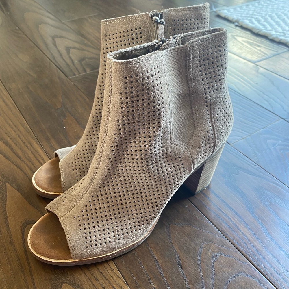 Toms booties size 8.5